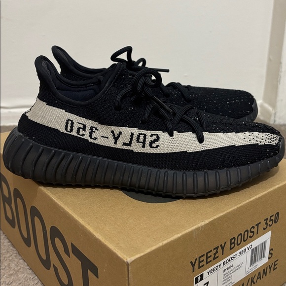 Adidas Yeezy Boost 350 V2 Kids Sneakers - Black and Cream- size 7 - Picture 2 of 8